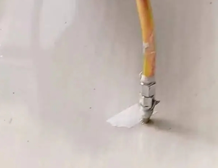 登封瓷砖空鼓维修公司专业解答在瓷砖铺贴过程中，如果使用的砂料过粗（如全部使用了粗砂），可能会导致以下问题